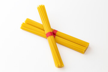 乾燥パスタ　白バック