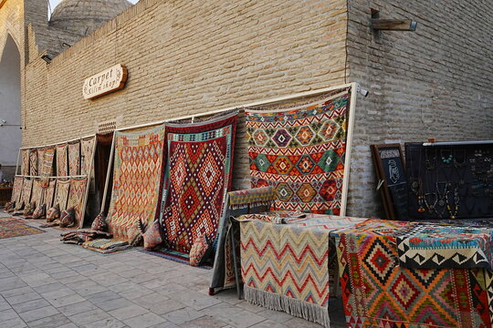 Carpet or Kilim Gift Shop in Bukhara, Uzbekistan - ウズベキスタン ブハラ カーペット 土産物屋