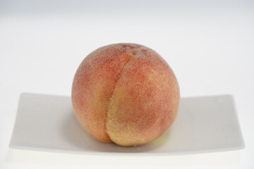 新鮮な桃　桃 輝々桃（きらきらもも）長野県産