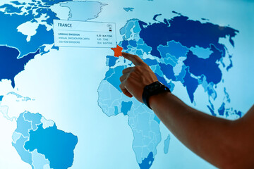 Interactive map with CO2 emissions data – France highlighted