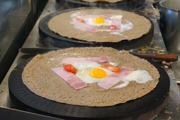 fried eggs with ham