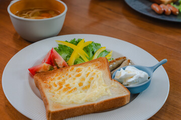 Cheese toast breakfast / チーズトーストの朝食
