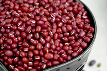Red beans are a good source of iron, which helps nourish the blood and regulate blood conditions in the body
