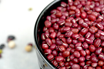 Red beans are a good source of iron, which helps nourish the blood and regulate blood conditions in the body