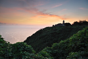 島根県松江市の夜明け前の美保関灯台
