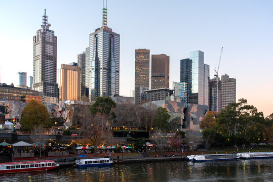 Yarra river and Melbourne skyline