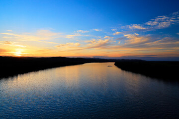 夕暮れの十勝川河口