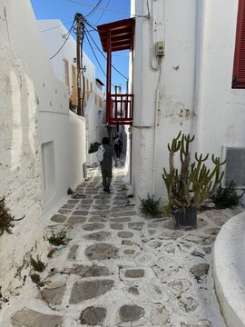 J. Indiana dans les rues de Mykonos