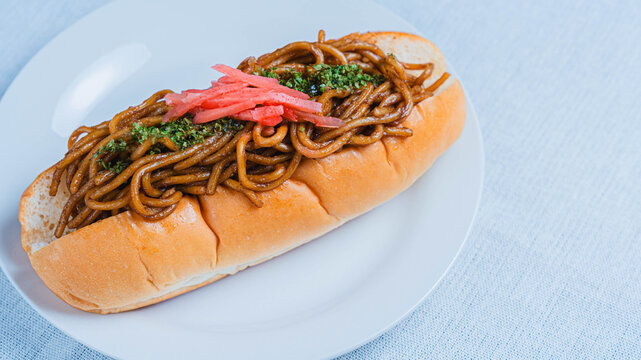 焼きそばパン」の写真素材 | 4,818件の無料イラスト画像 | Adobe Stock