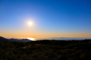 知床峠より国後島