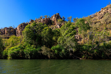 オーストラリア　ノーザンテリトリーのニトミルクのキャサリン渓谷の険しい岩山