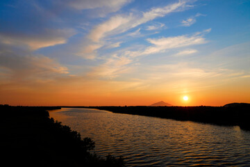 夕景の天塩川と利尻富士