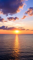 Naklejka premium Dramatic sunset over calm ocean