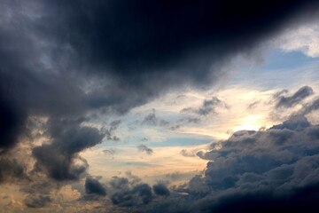 Abendhimmel vor einem Gewitter