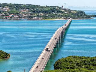 Fototapeta premium Straight Aerial View of Kouri Bridge over Turquoise Sea, Okinawa, Japan (古宇利大橋・沖縄)