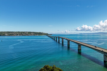 Obraz premium Aerial Drone View of Kouri Bridge (古宇利大橋) Stretching over Emerald Blue Sea, Okinawa, Japan