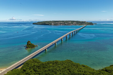 Obraz premium Aerial View of Kouri Bridge (古宇利大橋) and Kouri Island, Okinawa, Japan