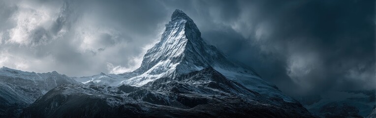 Obraz premium Dramatic mountain peak under a stormy sky