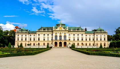 Fototapeta premium Grand palace facade on a sunny day
