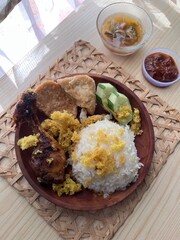 Nasi Ayam Kremes, Indonesian Crispy Chicken Rise