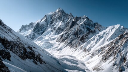Obraz premium A magnificent mountain range, blanketed in pristine snow, dominates the vast landscape, showcasing the majestic beauty of nature's peaks and valleys.