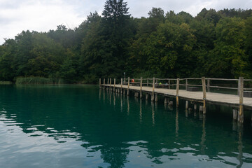 Fototapeta premium Wooden dock on the lake for ferry boat passengers at the Plitvice Lakes National Park (Plitvička Jezera, Croatia)