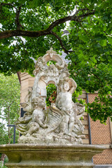 schöne alte Grabstätte mit Engeln auf dem Friedhof in Würzburg