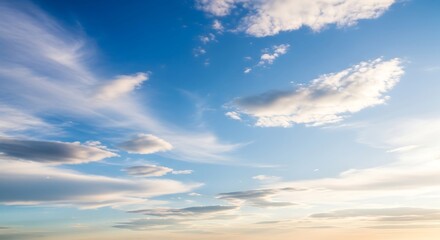 Obraz premium Beautiful Sky with Wispy Clouds at Sunset.