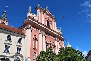 Kirche  Mariä Verkündigung auf dem  Prešerenplatz in Ljubljana 