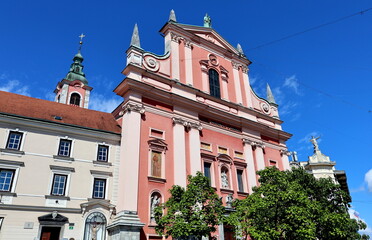 Kirche  Mariä Verkündigung auf dem  Prešerenplatz in Ljubljana 