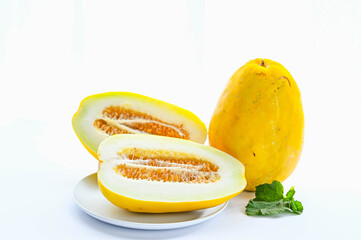 カットしたマクワウリ