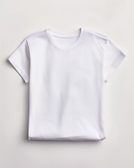 Camiseta blanca doblada