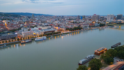 Fototapeta premium Saunset panorama of Danube in Bratislava, Slovakia