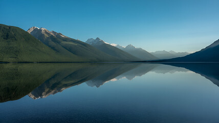 Fototapeta premium Serene Mountain Lake Reflection at Sunrise