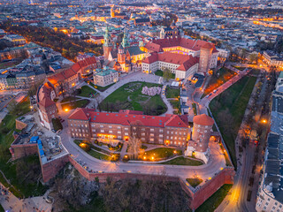 Obraz premium Sunset aerial view of the Wawel castle in the polish city Krakow