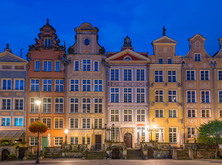 Fototapeta premium Sunrise view of colourful houses at Dlugi Targ square in Gdansk,