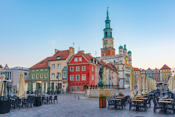 Fototapeta premium Sunrise view of Town Hall and apollo fountain in Poznan in Polan