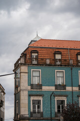 Obraz premium Stunning travel and lifestyle photography of Lisbon, Portugal, showcasing its famous red rooftops, main tourist attractions, and romantic experiences for couples. Perf
