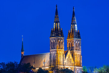 Fototapeta premium Night view of Saints Peter and Paul Basilica at vysehrad in Prag