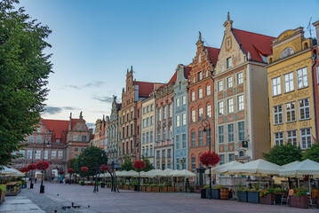 Obraz premium Sunrise view of Green gate from Dlugi Targ square in Gdansk, Pol