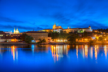 Obraz premium Sunset view of the Prague castle and vltava river in Prague, Cze