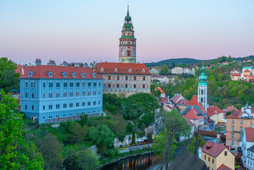 Obraz premium Sunset view of Cesky Krumlov castle overlooking Vltava river, Cz