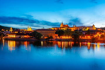 Obraz premium Sunset view of the Prague castle and vltava river in Prague, Cze