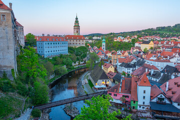 Fototapeta premium Sunset view of Cesky Krumlov castle overlooking Vltava river, Cz
