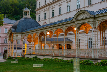 Obraz premium Sunrise view of Park Colonnade in Karlovy Vary, Czech republic