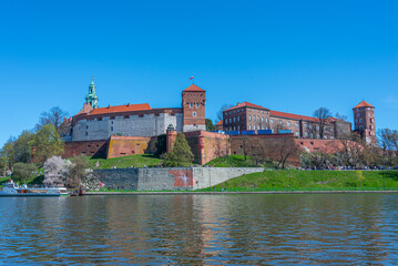 Fototapeta premium Wawel castle in the polish city Krakow/Cracow reflected on the V