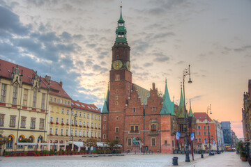 Fototapeta premium Sunrise view of town hall at Rynek, the picturesque square in ce