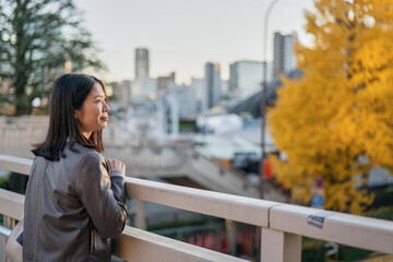 Woman enjoying the autumn scenery in the city