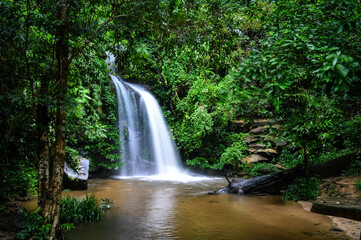 Obraz premium Mon Tha Than Waterfall or Montha Than Waterfall in the rainy season at Doi Suthep-Pui National Park,Chiang mai, Northern Thailand.
