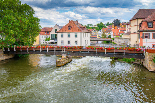 Br&uuml;cken in der Stadt Bamber unter bew&ouml;lktem Himmel im Sommer